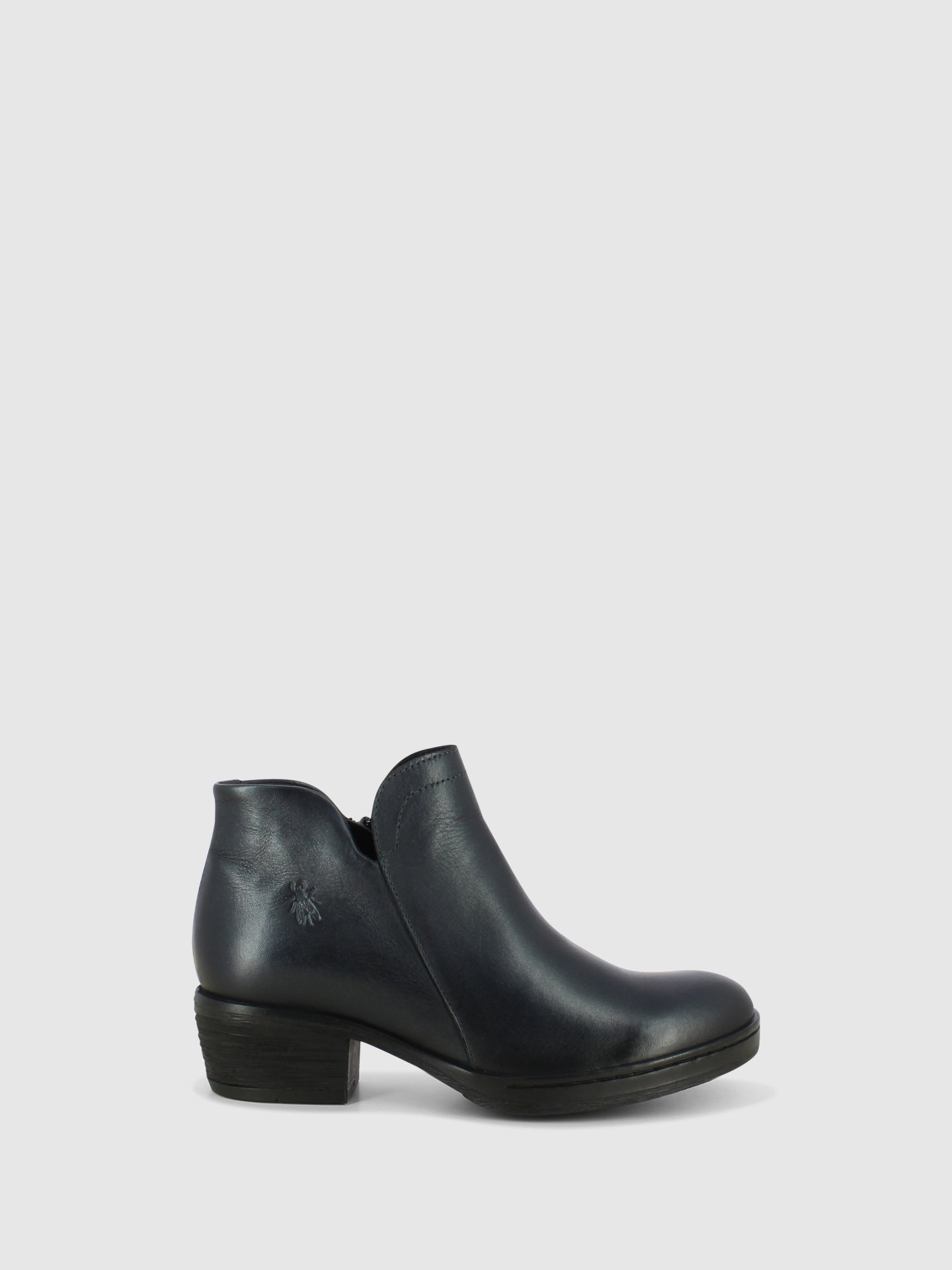 Fly shoes online shop store